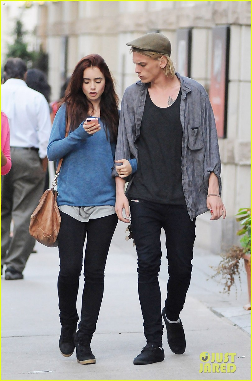 Lily Collins Sports Clary Fray's Red Hair - The Fandom